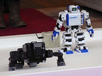中国武術家とロボットがキデイランドで国際交流！