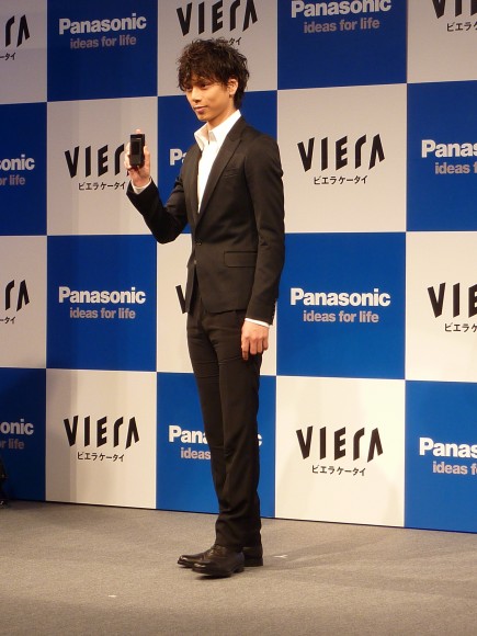 いま最も熱い男・水嶋ヒロがパナソニック　ケータイ発表会に登場！