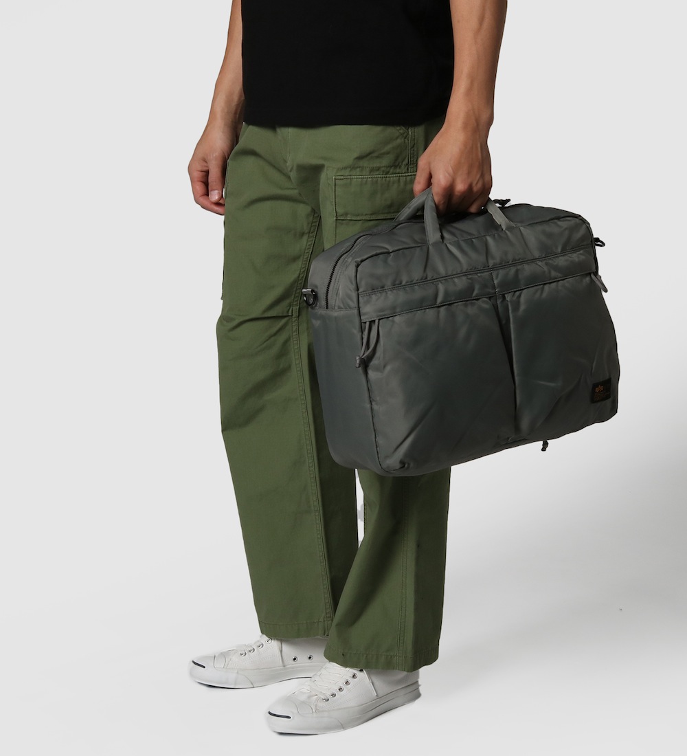 信頼のブランド「ALPHA INDUSTRIES」ならではのコーデュラ素材を使用したタフネスなバッグシリーズ！