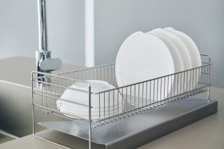 「洗剤・スポンジ・拭き取り不要の食器!?」世界初の特殊な表面改質技術がすごい！ “次世代型食器”で洗うストレスともさようなら