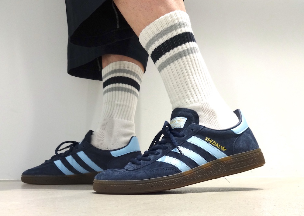 adidas スニーカー - スニーカー