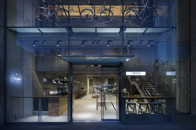 自転車のまま入店できるカフェ「レシオ・アンドシー」 外苑西通りにオープン！