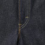 2色使いの縫製糸、ジッパーはピンロックのGRIPPER ZIPPER、股リベットがなくなり閂止めに