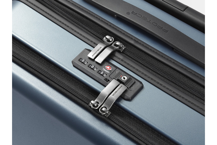 シリーズ累計9万本の大人気スーツケースに備わった新機能とは？