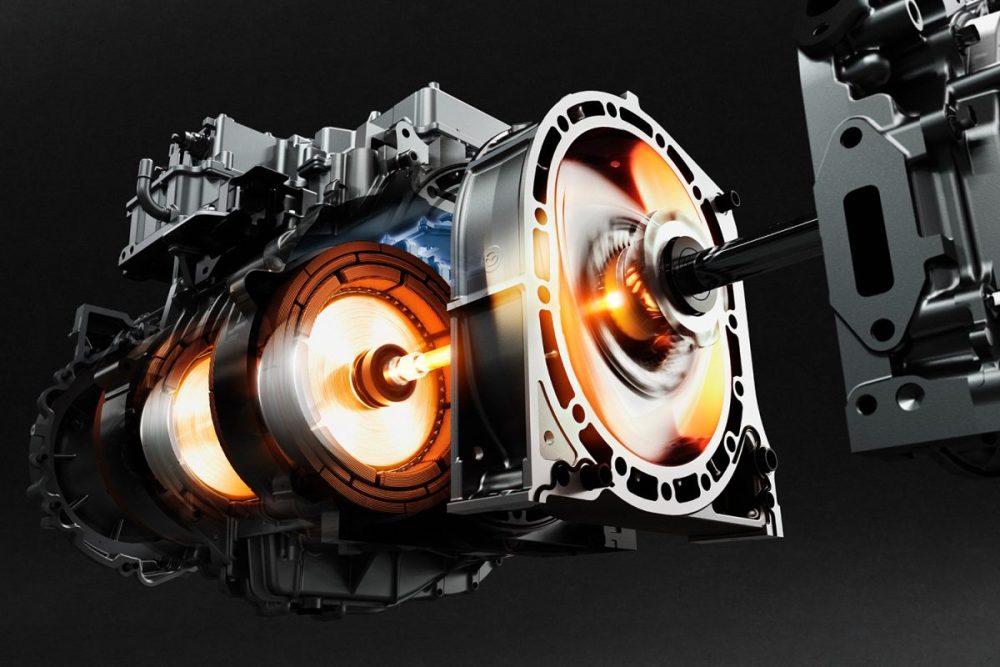 8Cロータリーエンジンは1ローターレイアウトで排気量は大きめの830cc。エンジン単体のパワー&トルクは53kW&112Nm