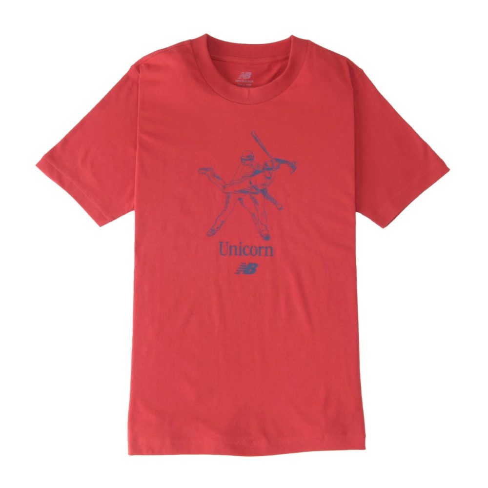 「The UnicornグラフィックショートスリーブTシャツ」￥4,400／チームレッド