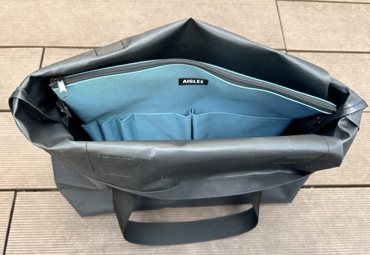 バッグインバッグ「スナップボタン」でトートバッグに固定可能