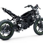 「Ninja e-1」はNinja400車体をベースとして安心感の高いハンドリングを実現