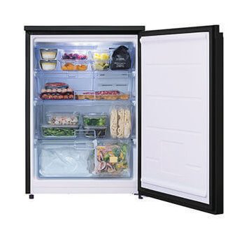 アイリスオーヤマ／奥行スリム冷凍庫 66L IUSN-7A-B　3段階で温度調整できる冷凍庫は、容量66Lでマイ冷凍庫に最適。奥行き約39 ㎝のスリムな設計でキッチン以外の場所にも圧迫感なく、インテリアのように置ける。静音設計なのも嬉しいところ。約W55.2×H80×D39㎝