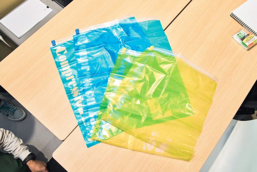 TTC／抗菌圧縮袋 衣類用 スライダー付き M2枚＋L2枚　「アウターも入るサイズ感が便利。抗菌仕様で清潔に使えて、衣替えなど日常生活にもおすすめです」（川島さん）