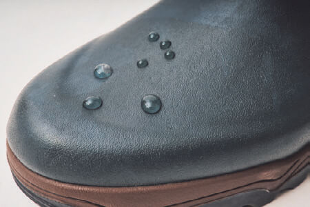 エーグル ラバーブーツの魅力①雨や汚れに強い天然ゴム製ブーツ