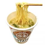 「日清ラ王 HOTATE鶏白湯」クリーミーなスープがラ王ならではの生麺のような麺によく絡み、相性抜群！
