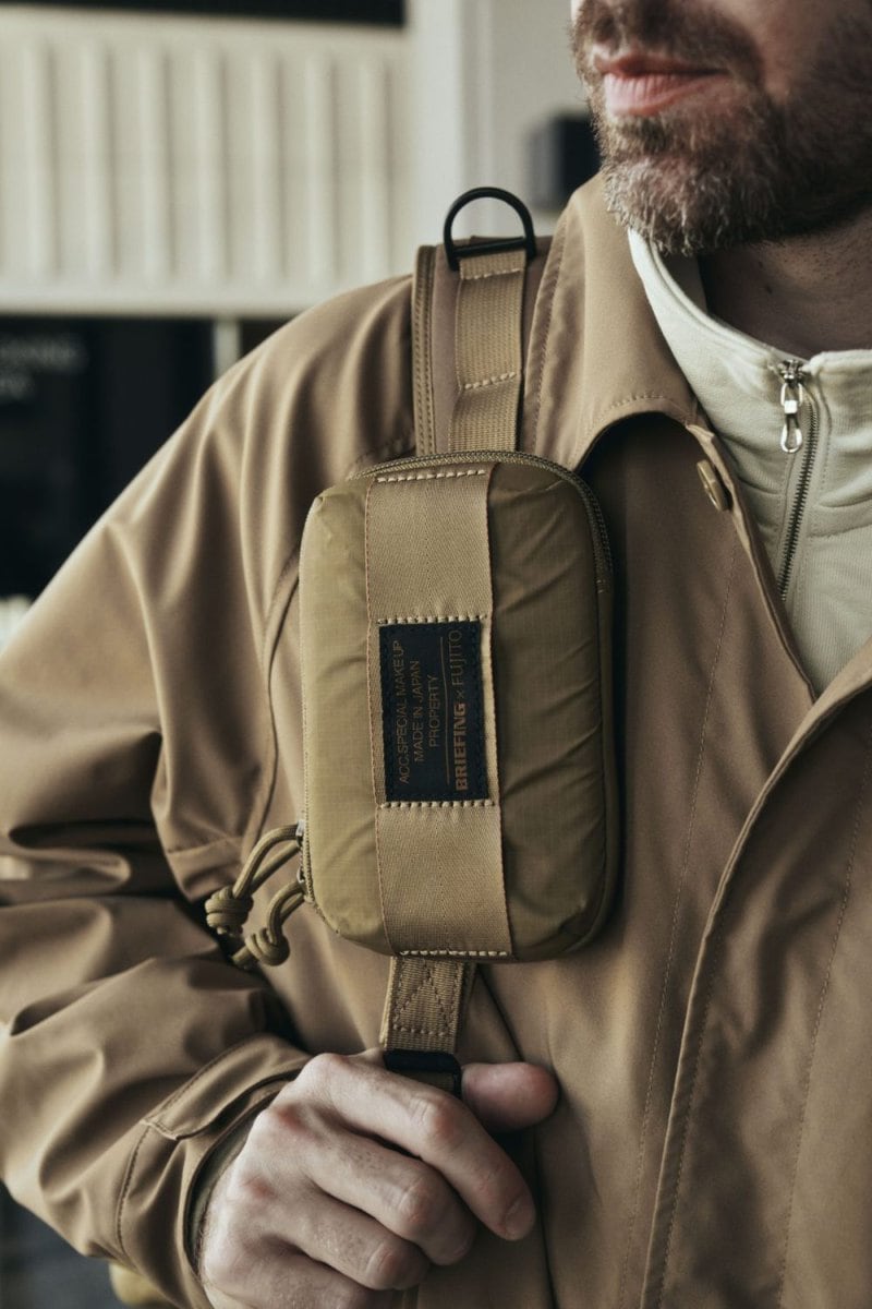 「FIRST AID SHOULDER 2」は「DETACHABLE DEVICE POUCH」のアタッチメントにもなる