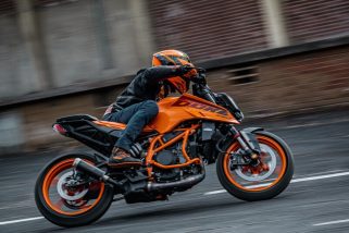 【最高の発進加速を体験できる中型バイク】KTMのストリートネイキッド「390 DUKE」は爽快な走りが魅力！