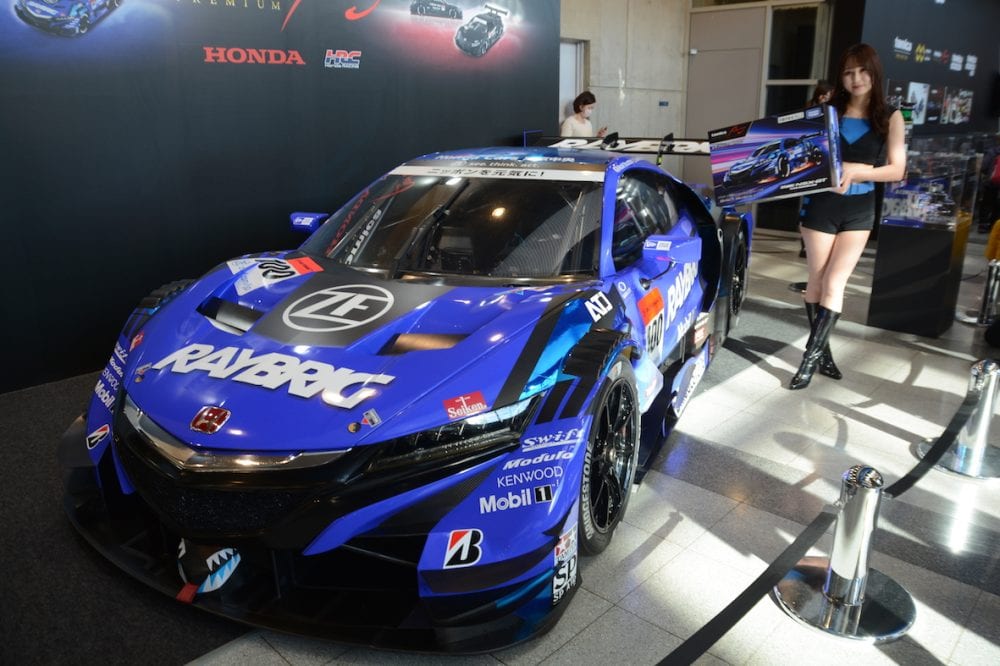 「トミカプレミアムレーシング」はブースにミニカーの元となった実車のNSX-GTも展示