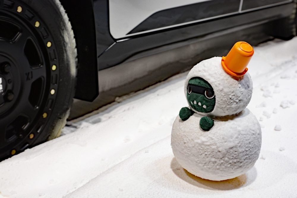 「カワイイ！」と注目を集めていたのが雪だるまスタイルのデリカミニキャラクター「デリ丸。」