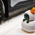 「カワイイ！」と注目を集めていたのが雪だるまスタイルのデリカミニキャラクター「デリ丸。」