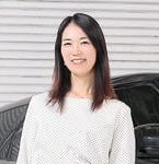 「自動車評論家　まるも亜希子さん」 専門誌やウエブ、女性誌でも活躍する。女性目線でのクルマ評価には定評あり。今回は橋本氏と夫婦で参加