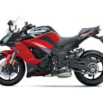 北米向けGPZ900Rから着想を得た、レッドとブラックのツートーンカラー＆グラフィックが冴え渡る