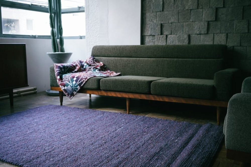10畳ほどの部屋でも置きやすいサイズ、2Pのソファと合わせたときにバランスのいいサイズ、ベッド横にも置けるサイズがラインナップ