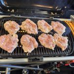 Weber Travelerでチキン8枚を同時にグリル