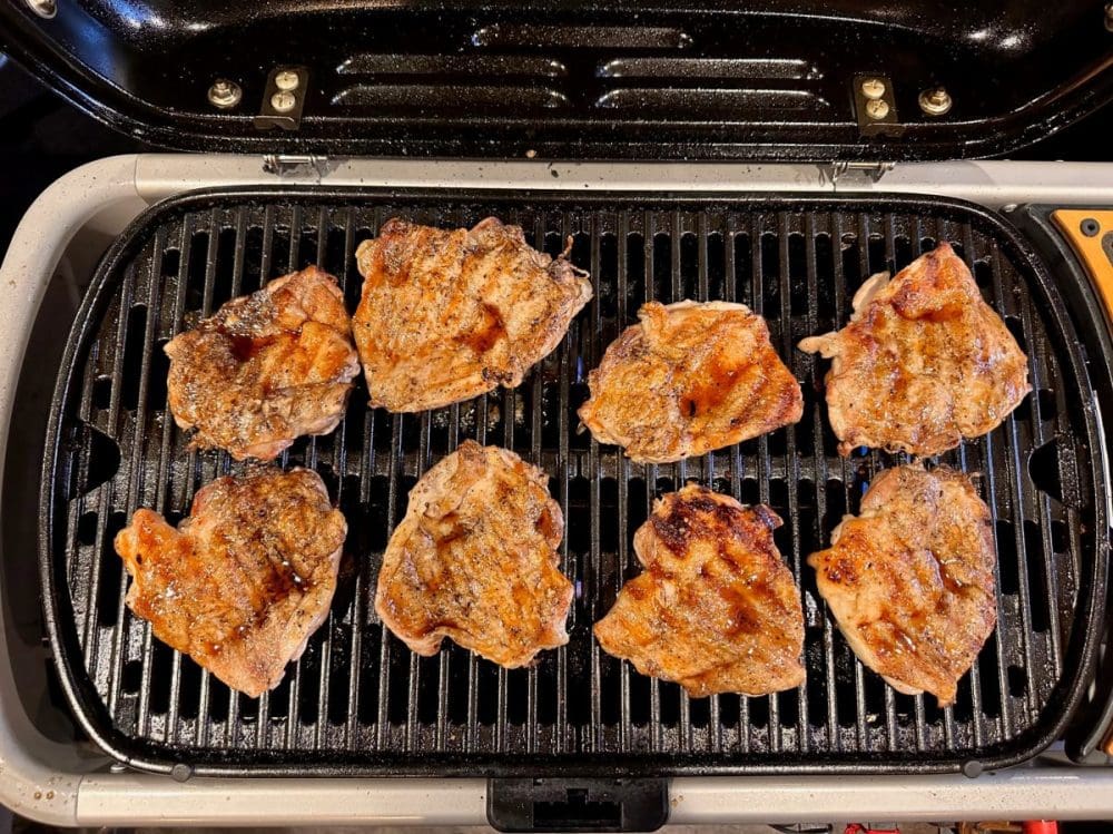 チキンにきれいな焼き目がつきました。ジューシーに焼けています