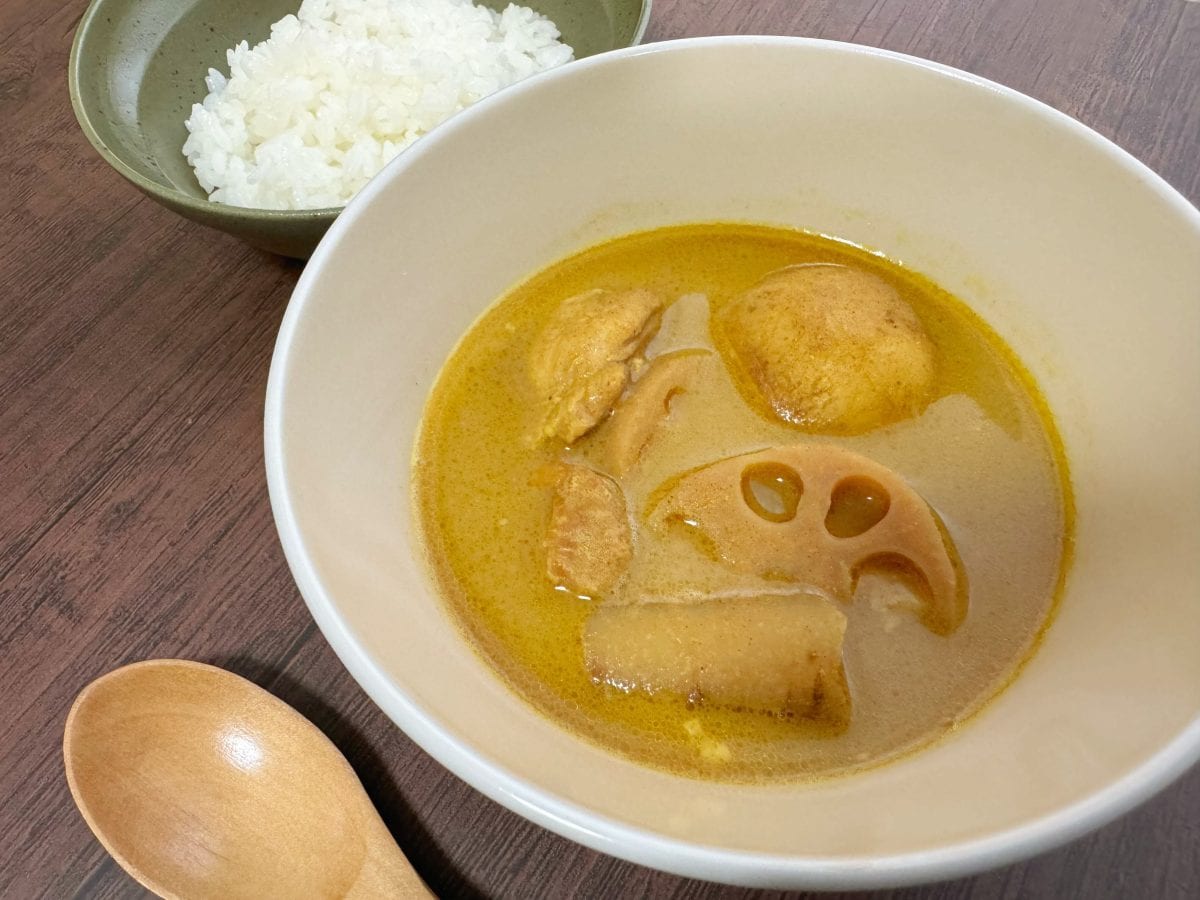 カルダモンと青唐辛子のスパイシースープカレー