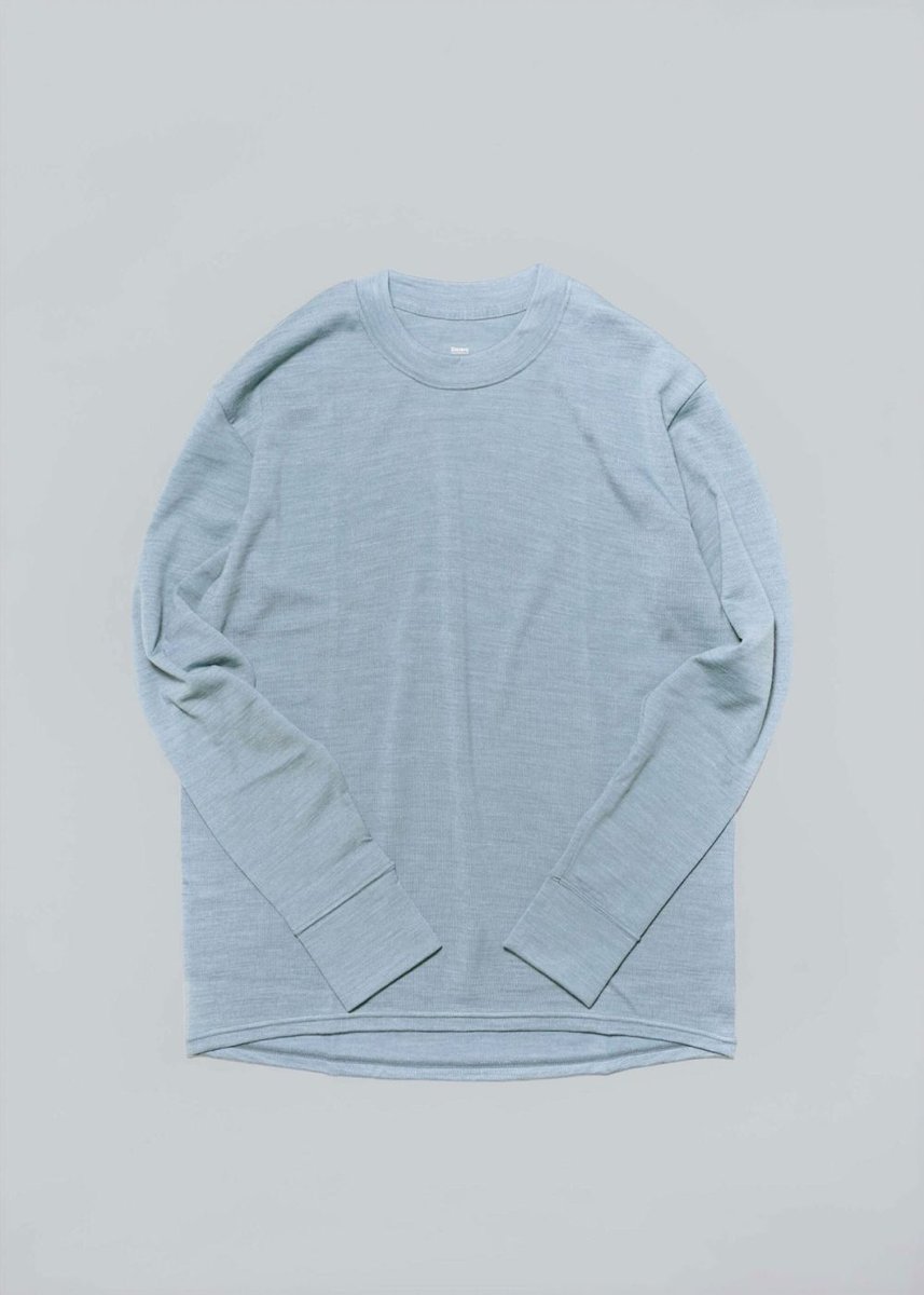 「ワンダーウェア ミッドTシャツ ロングスリーブ2.0」￥14,300／ライトブルー