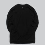 「ワンダーウェア ミッドTシャツ ロングスリーブ2.0」￥14,300／ブラック