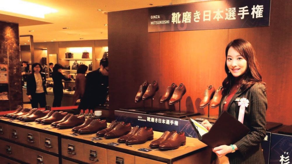 「ファッションライター　丸山尚弓さん」 雑誌やWEBで幅広く活躍するメンズファッションライター。世界のドレスシューズに精通し、靴磨き選手権の審査員を務めたことも