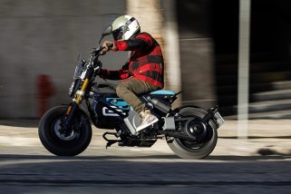 【Xスポーツ譲りの電動バイク】eパルクーラーってナンダ!? BMW「CE 02」をリスボンで体験してみた！