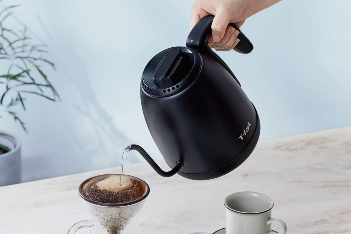 【ティファールの最新ケトル】「カフェ ロック コントロール 1.0L」なら自宅でプロのようなコーヒーが楽しめる！