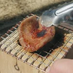 「ウッドグリルmini」は本格的な薪火調理が再現できるBBQグリル