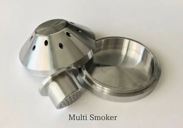 「Multi Smoker」は軽量かつ強度が高いアルミ合金を採用し、耐食性や耐久性に優れ、使用後のお手入れも簡単