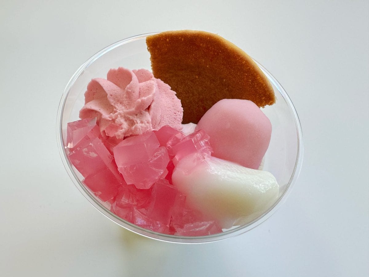 セブンイレブン　桜と宇治抹茶のパフェ