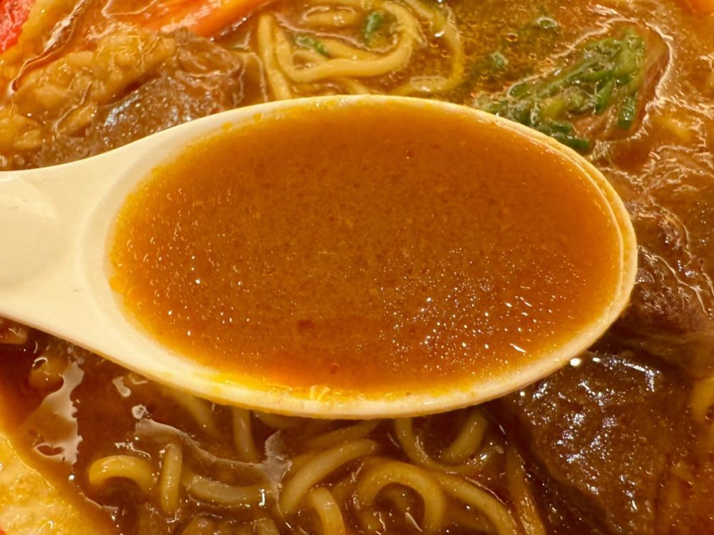 番茄牛肉麺（ファンチェニューローメン）