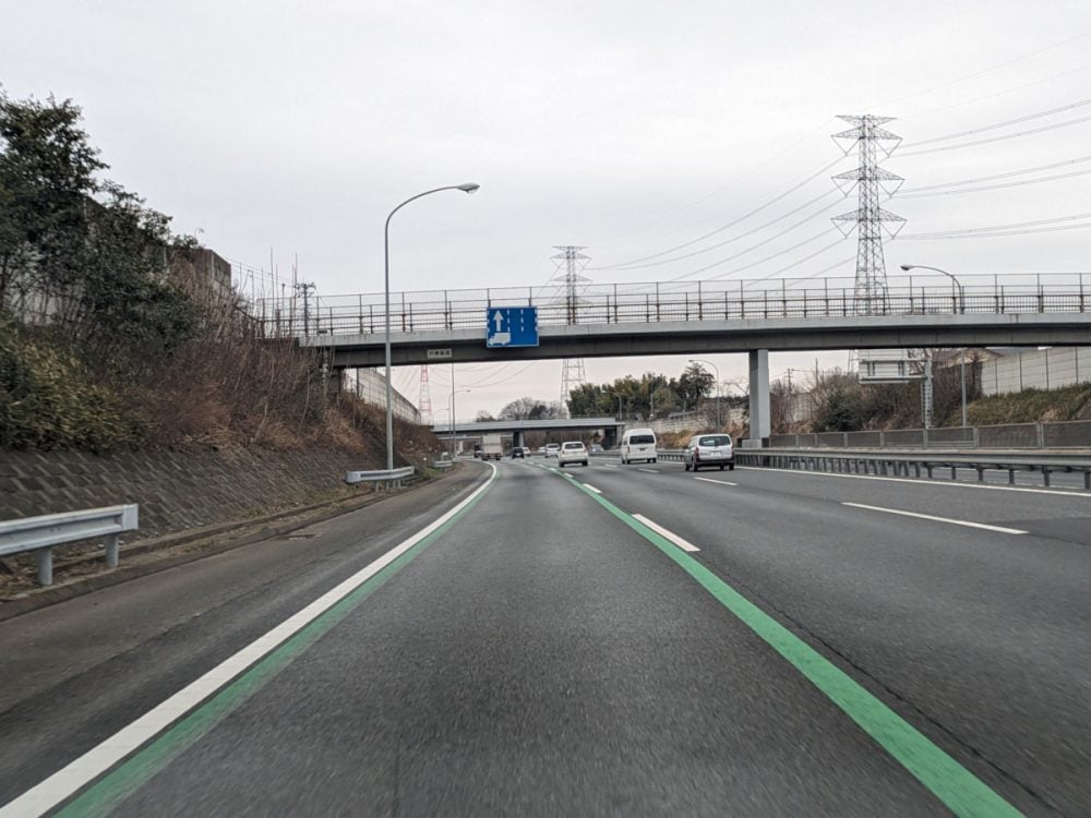 関越自動車道の緑の車線