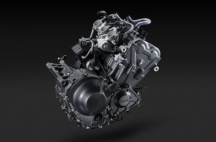 888ccの水冷DOHC直列3気筒エンジン