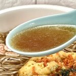 2.「日清のどん兵衛 特盛 ラーメンスープの!? 天ぷらそば」（日清食品）ポークがメインのしっかりとしたラーメンスープです。液体スープを使用しているのですが、とても香りよく結構なコストがかかっています