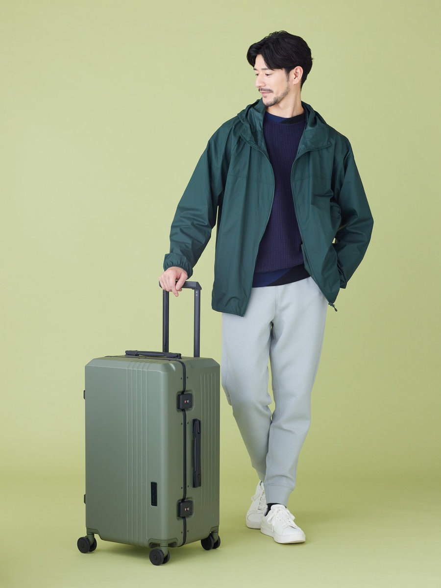 「チャレンジャー」は、旅行、ヨガやトレーニング、キャンプなど、アクティブな日常を送る人向けに製品設計したという、アスレジャースタイルのスーツケース