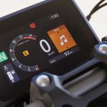 視認性に優れる5.0インチのTFTフルカラー液晶メーターを搭載（CB650R）