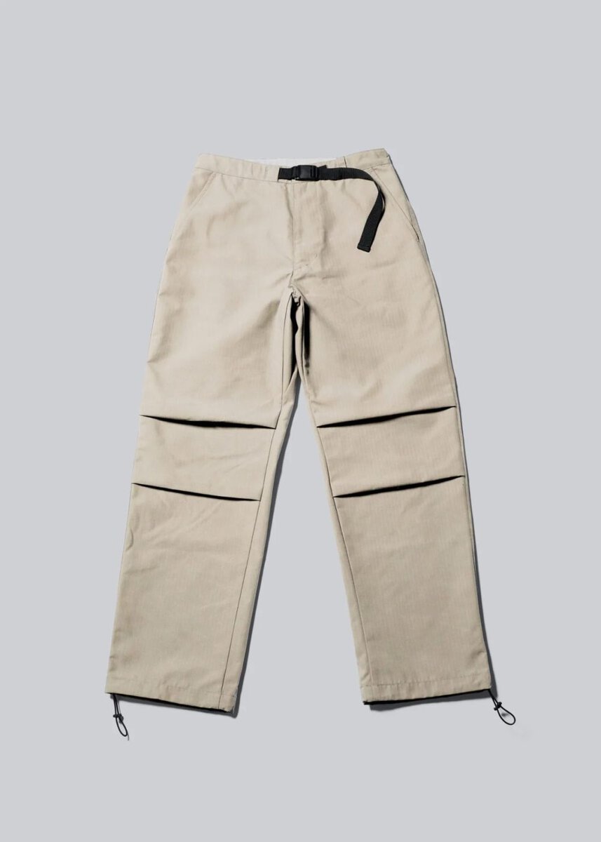 「DRYCOTTONY Heavy duty RIP-STOP JOGGER PANTS」￥24,000／ベージュ