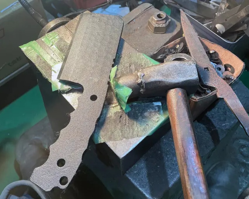 「覇極」は燕三条の職人によって作られる鍛造製の9mm極厚刃