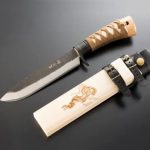 「黒不動」の握りやすいハンドルは、日本刀の柄巻き師による本鮫皮純綿柄糸仕立て