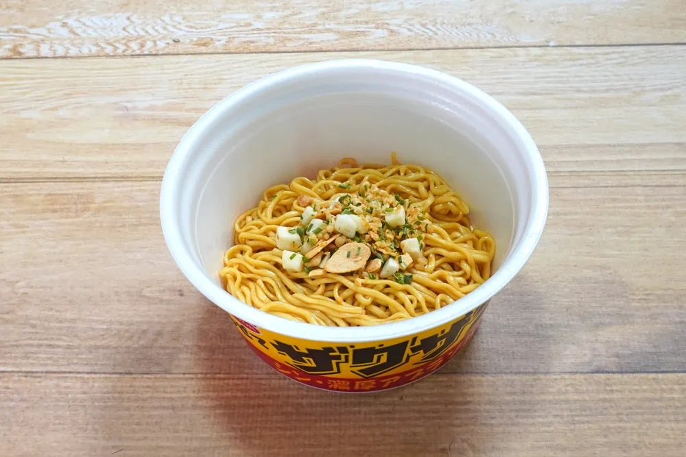 第3位　「ガチで激うまだったカップ麺」2月下旬に食べてよかったベスト3杯【1位は甘辛風味の奇跡的なバランスが絶妙】／まぜてザクザク！シン・濃厚アブラソバ