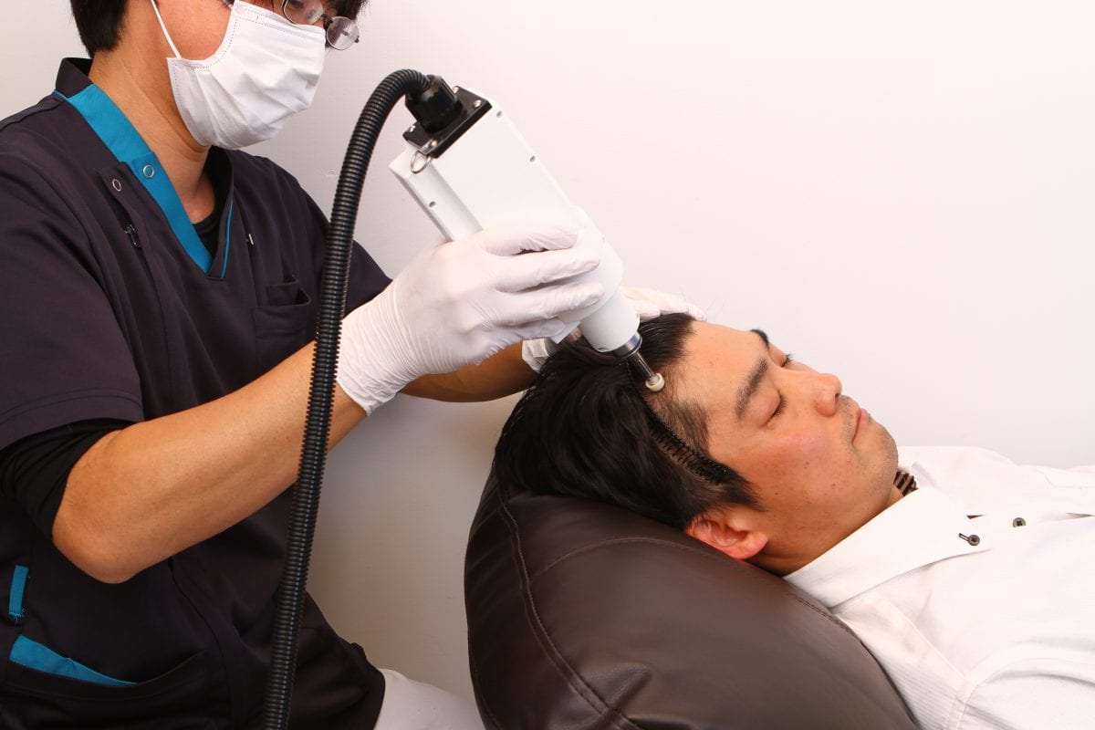 Dクリニックで「針なし注射」を使用して行っているのは、「幹細胞培養上清液毛髪再生治療」