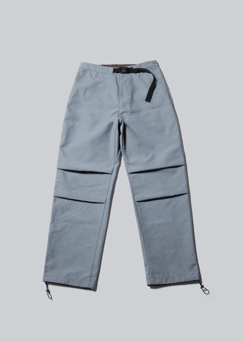 「DRYCOTTONY Heavy duty RIP-STOP JOGGER PANTS」￥24,000／ダークグレー