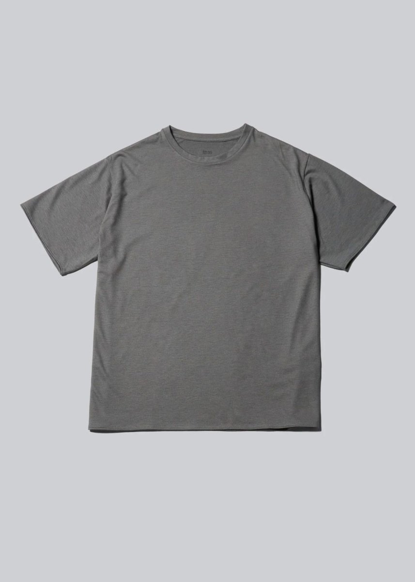 「ワンダーウェア AOYAMA Tシャツ」￥12,100／ダークグレー