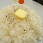 ご飯もペッパーのかかったバターライスで洋食感マシマシ