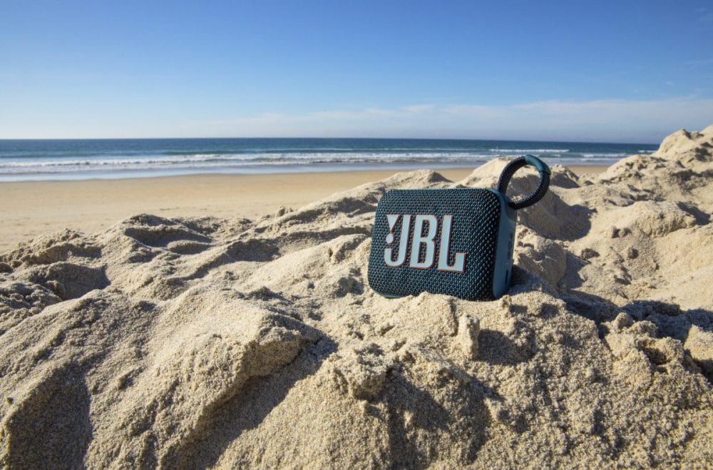 JBL GO 4は、IP67（※4）に準拠した防水・防塵性能を持つ